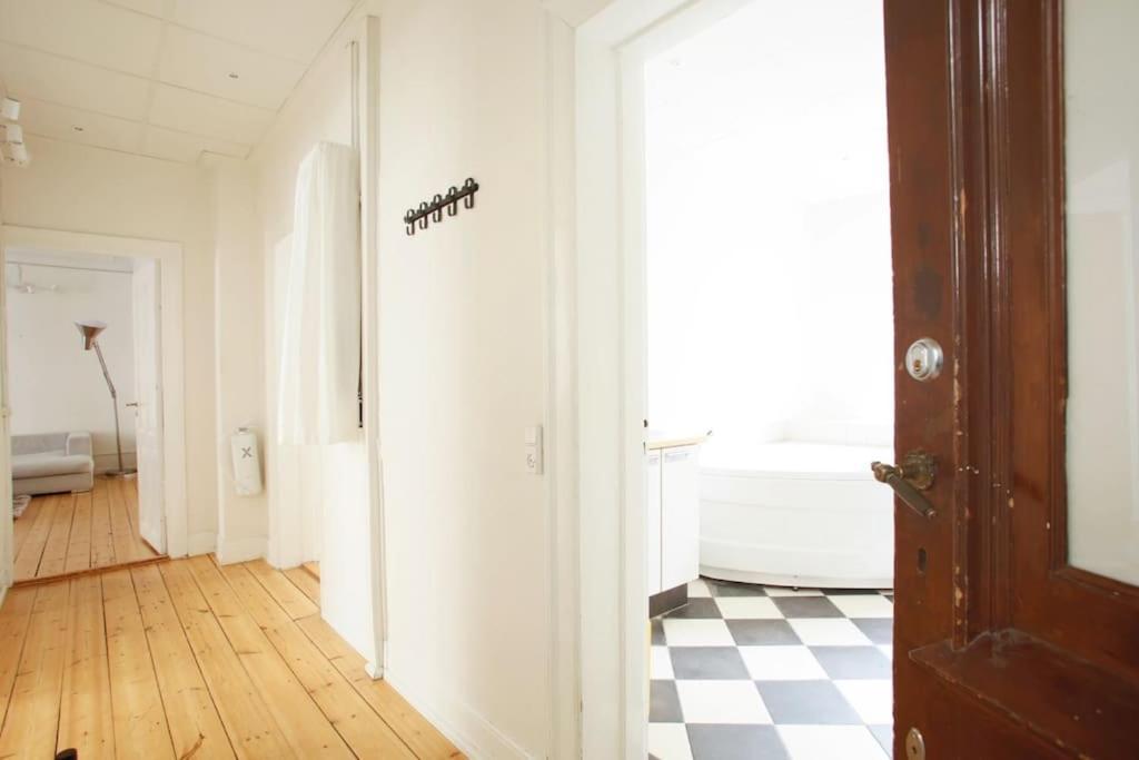 Large & Bright 3Br Apartment W Whirlpool Near Metro โคเปนเฮเกน ภายนอก รูปภาพ