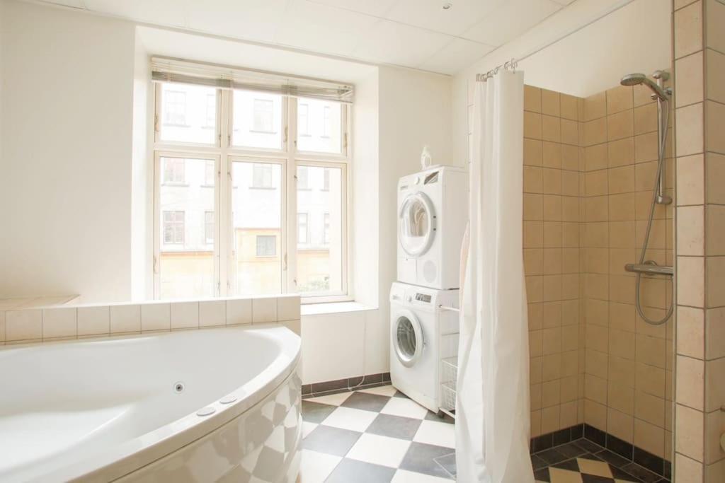 Large & Bright 3Br Apartment W Whirlpool Near Metro โคเปนเฮเกน ภายนอก รูปภาพ