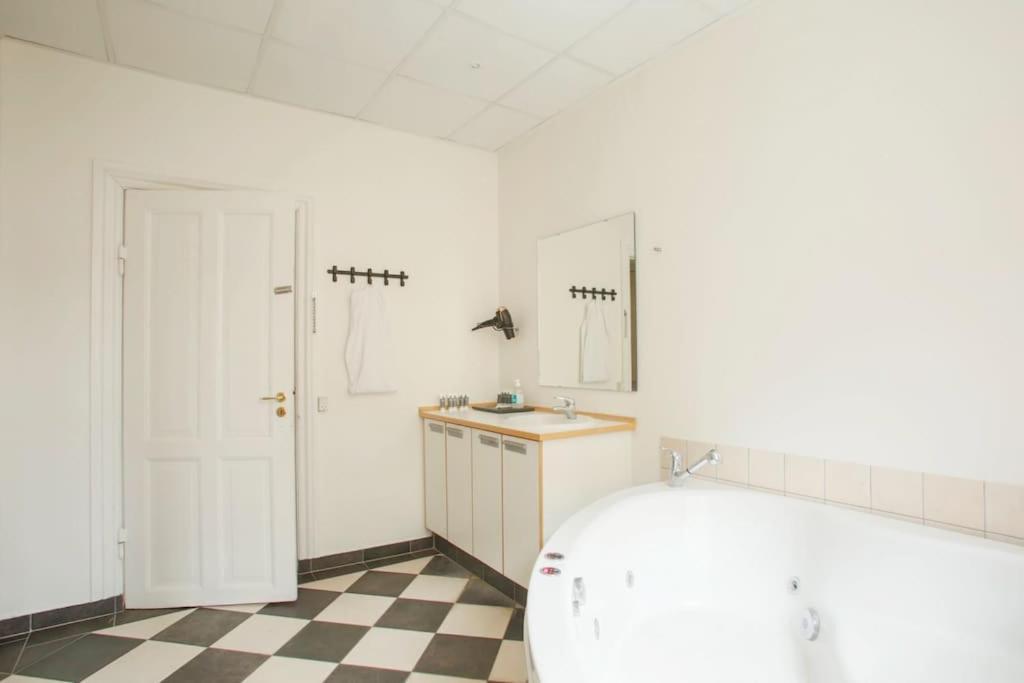 Large & Bright 3Br Apartment W Whirlpool Near Metro โคเปนเฮเกน ภายนอก รูปภาพ
