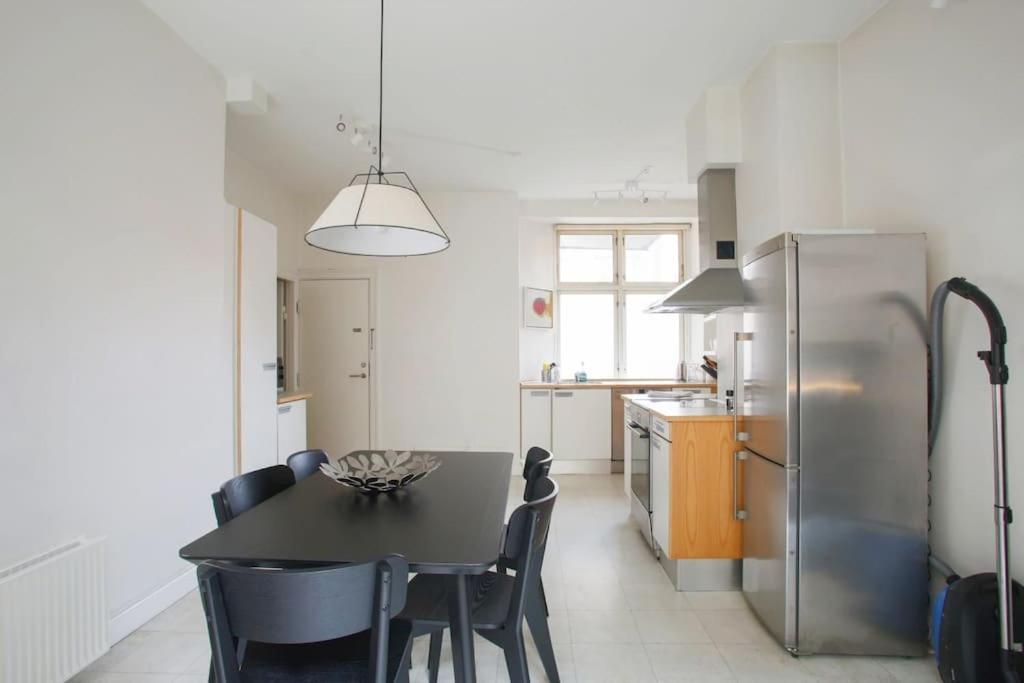 Large & Bright 3Br Apartment W Whirlpool Near Metro โคเปนเฮเกน ภายนอก รูปภาพ